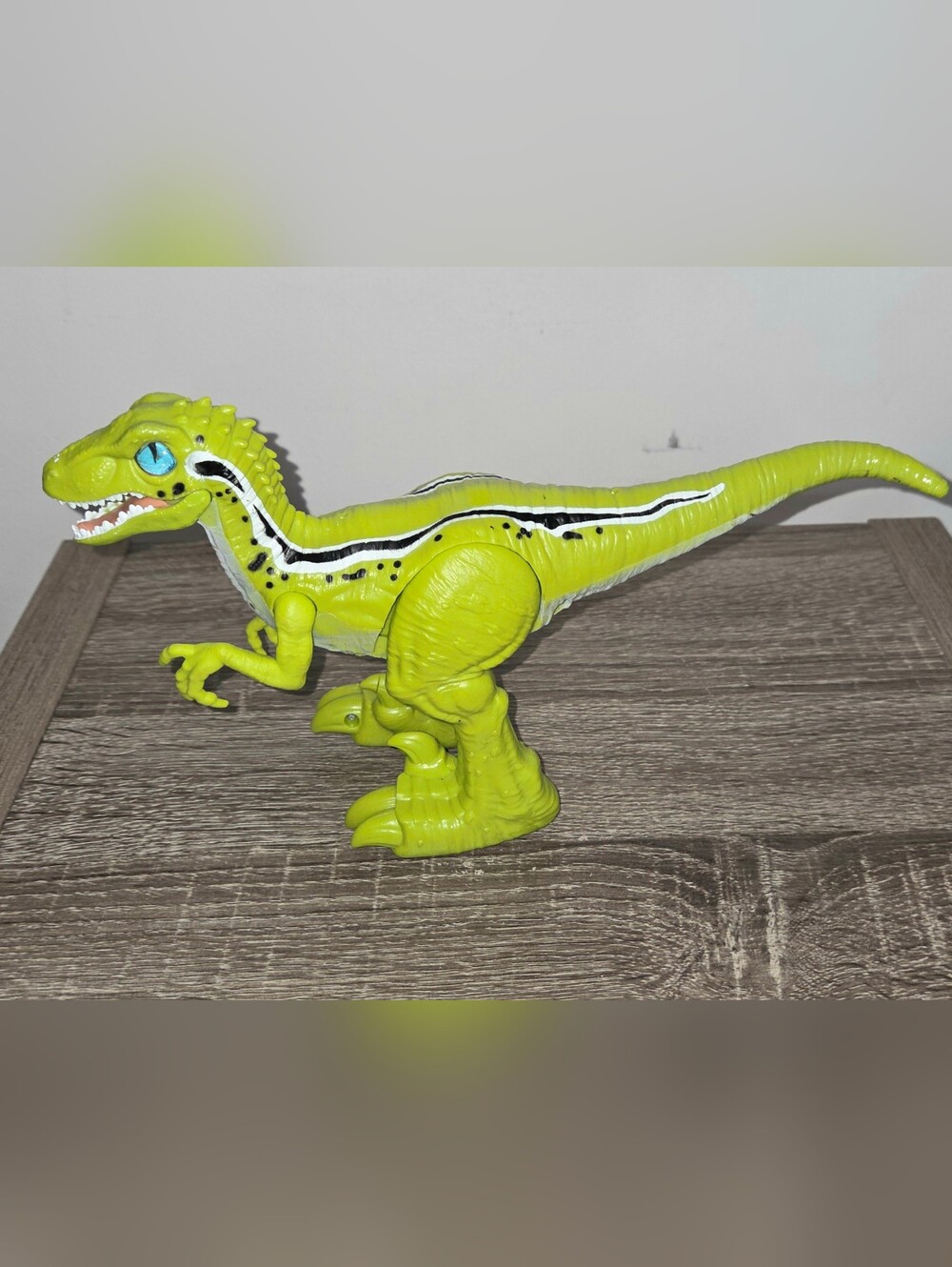 ZURU Robo Alive Rampaging Lime Green Raptor Dinosaur w/Wheels Figure Tested 10".